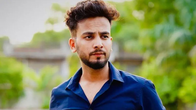 बिगबोस ओटीटी विजेता एल्भिश यादवको घरमा ३० राउण्ड गोली प्रहार