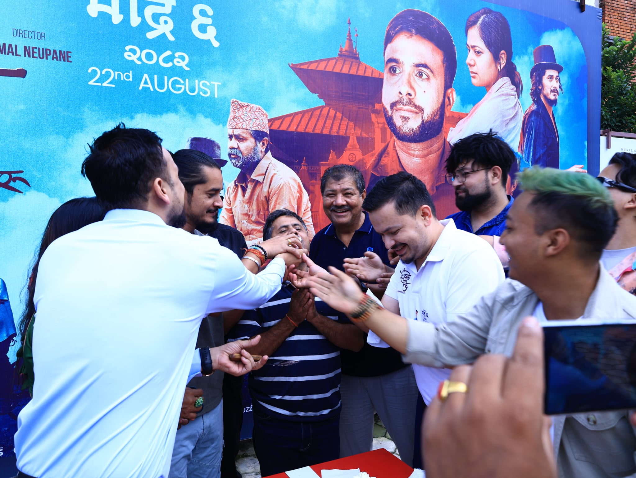 जनै हराएको मान्छेका अभिनेता सापकोटाले फिल्म हलमा मनाए जन्मदिन