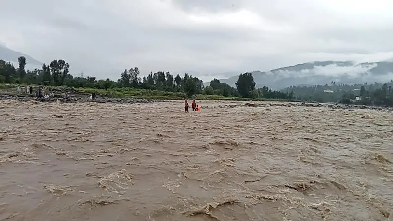 पाकिस्तान प्रशासित कश्मीरमा बादल फुट्दा ठूलो क्षति, कम्तिमा आठ जनाको मृत्यु भइसकेको पुष्टि