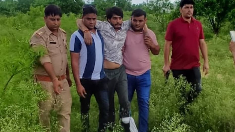 श्रीमतीलाई जिउँदै जलाउने श्रीमानलाई प्रहरीले गोली हानिदियो