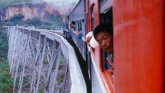 म्यानमारमा १२५ वर्ष पुरानो ऐतिहासिक पुल भत्कियो