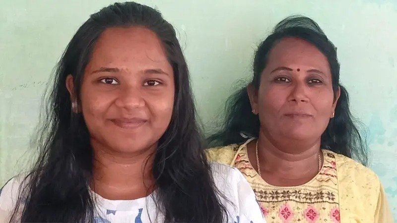 छोरीलाई पढ्न सघाउँदा आमाले नै डाक्टरी पढ्न एमबीबीएसको परीक्षा पास गरिन्