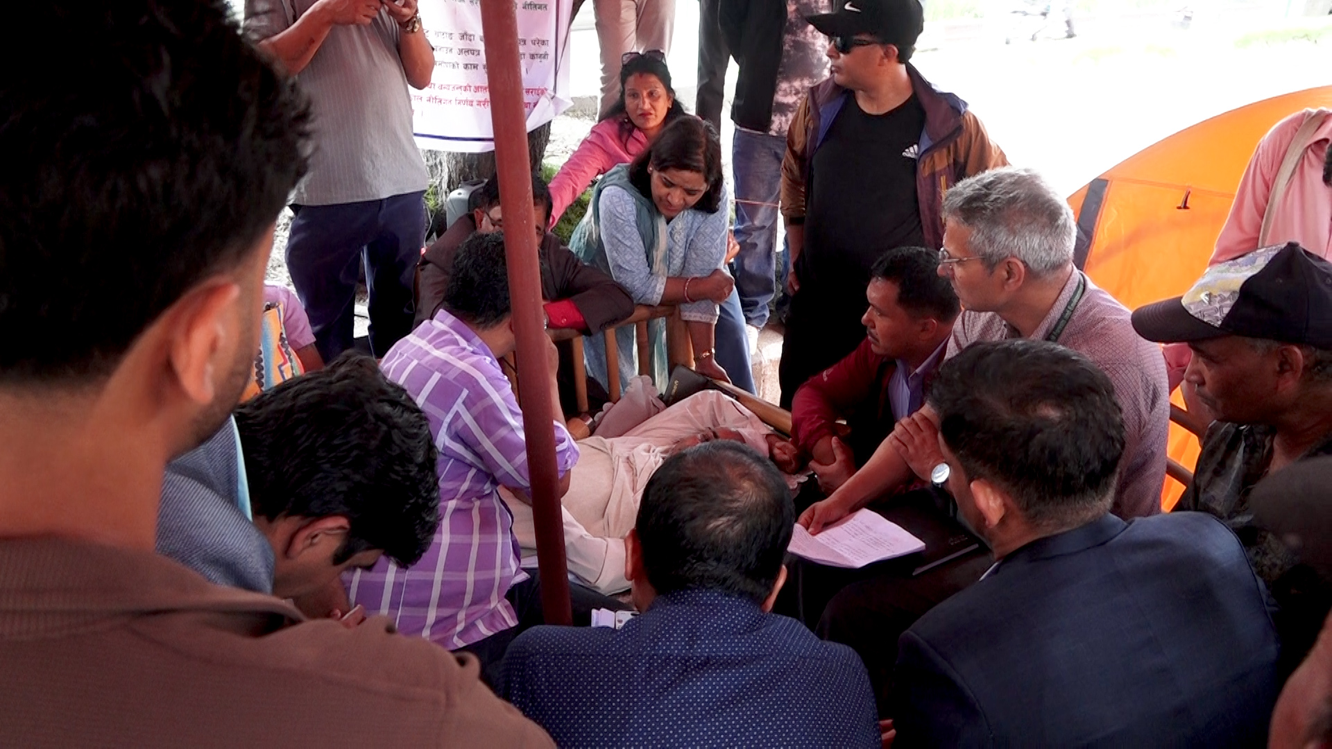 अनसनरत भट्टराई र सरकारबीच छलफल