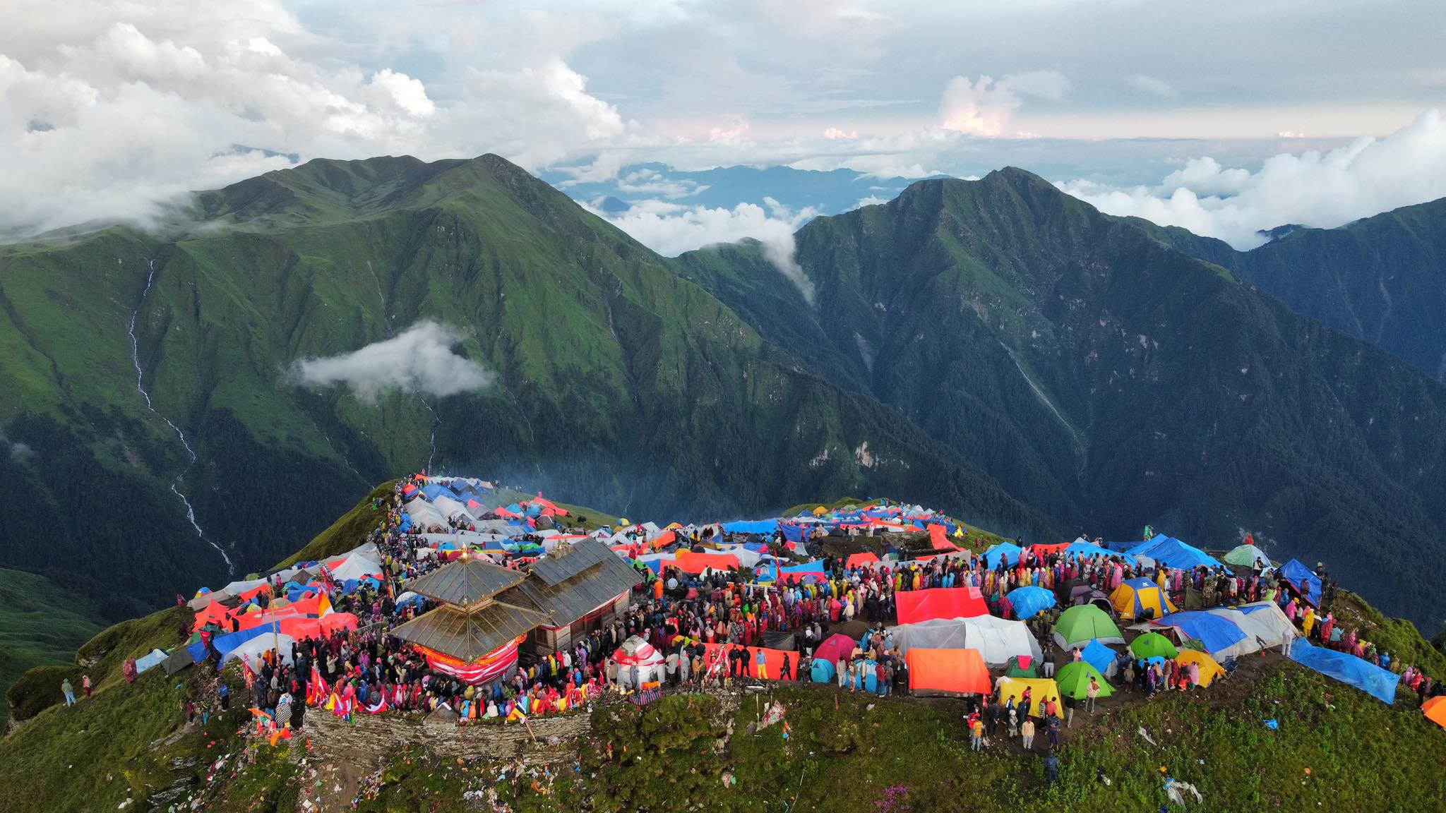 सम्पर्कविहीन तीर्थयात्री भेडीगोठमा भेटिए