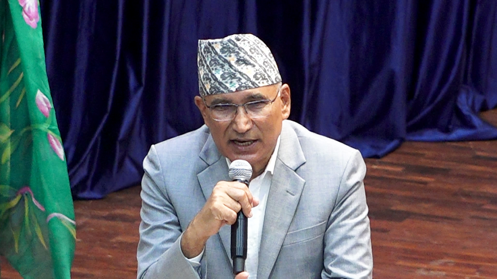 धुलो र हिलोरहित सडकको परिकल्पना सार्थक तुल्याउन काम भइरहेको छः अर्थमन्त्री