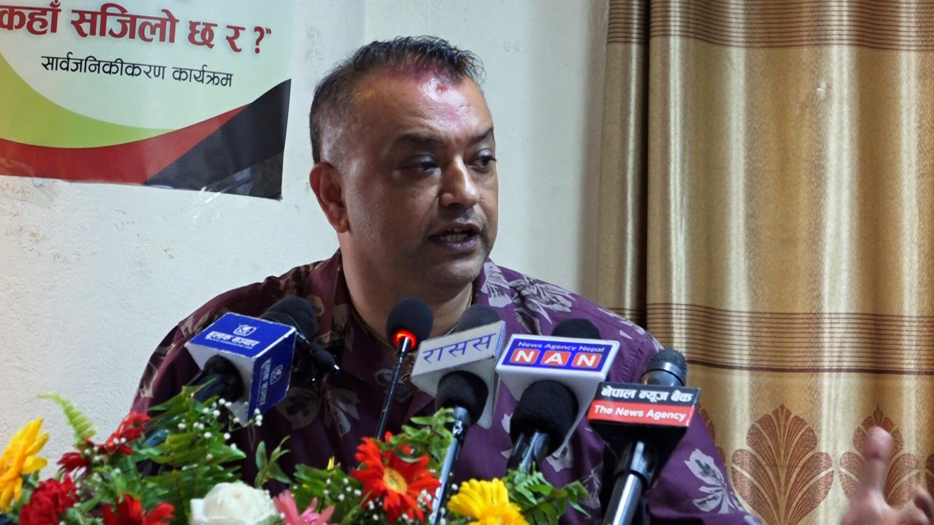 कविताले ऐनाको रुपमा काम गर्छ : गगन थापा