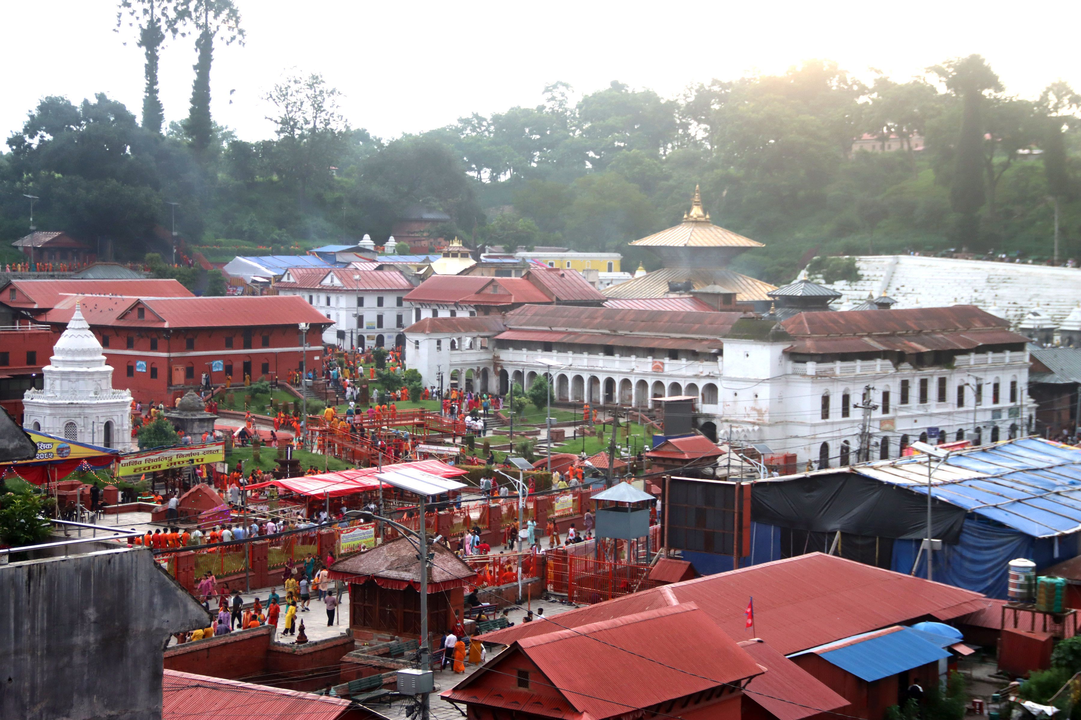 आज साउनको तेस्रो सोमबारः पशुपतिनाथलगायत देशभरका शिवालयमा भक्तजनको घुइँचो