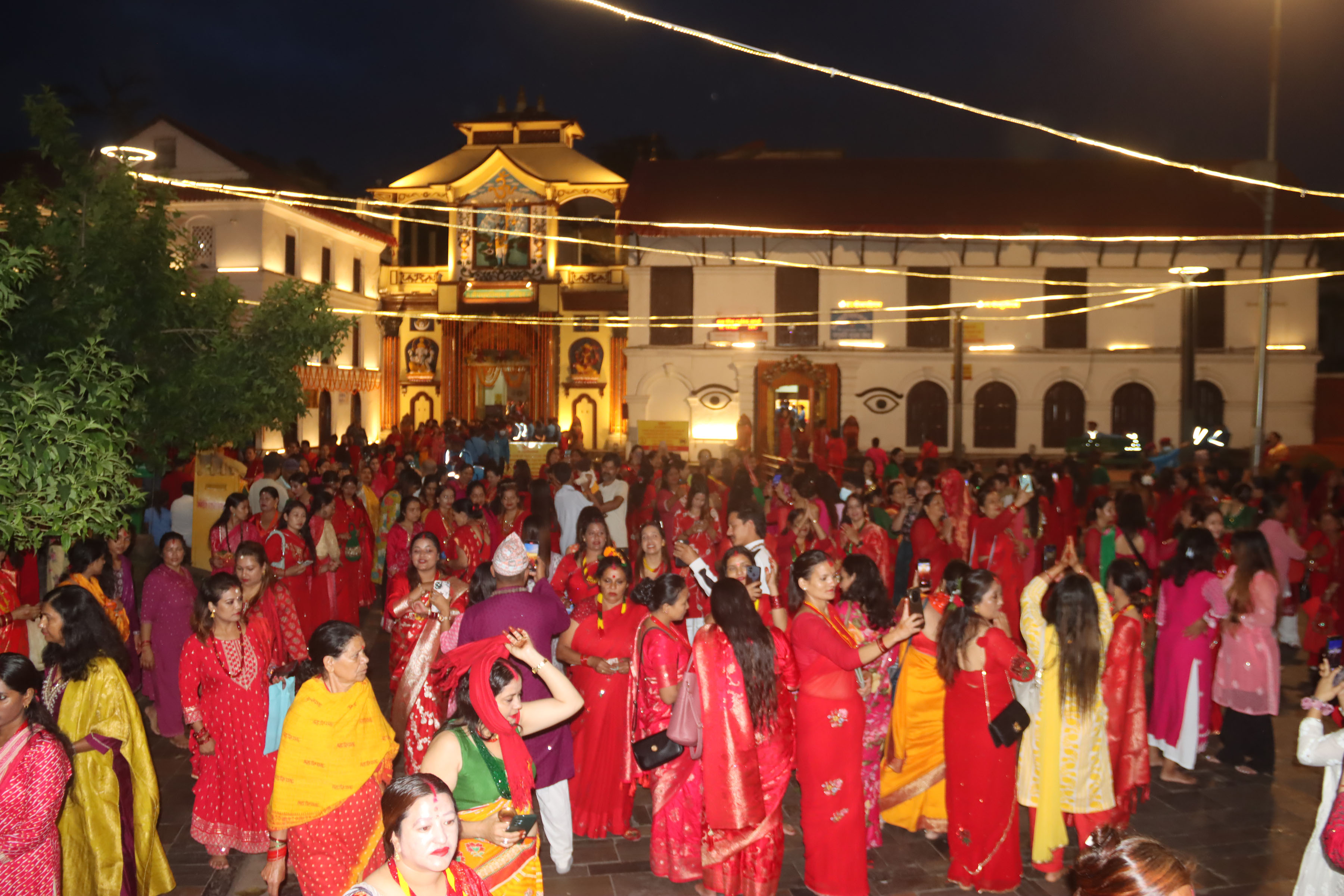 हरितालिका : पशुपतिनाथलगायत देशभरका शिवालयमा भक्तजनको घुइँचो