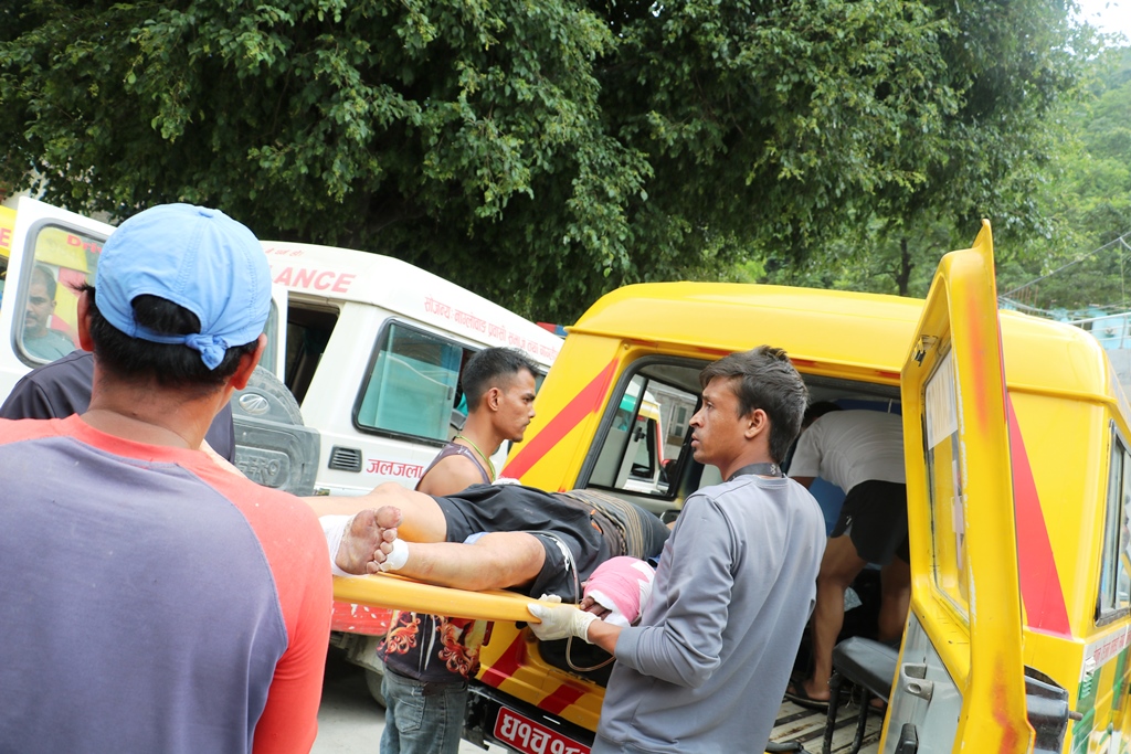 जलविद्युत आयोजनाको ड्यामसाइडमा पहिरो खस्दा दुईको मृत्यु