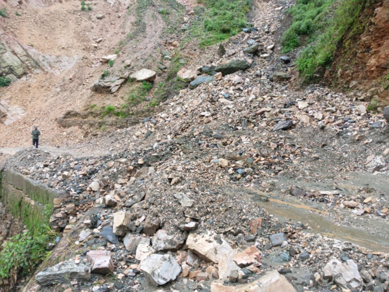 तुइन खोलाको पहिरो पन्छाउन दुई दिन लाग्ने