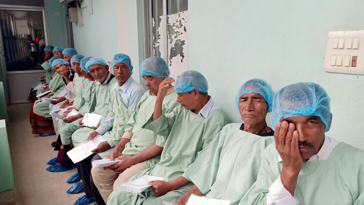 रामेछापमा मोतियाबिन्दु शल्यक्रिया शिविर सुरु, एक सयभन्दा बढीको शल्यक्रिया हुने अनुमान