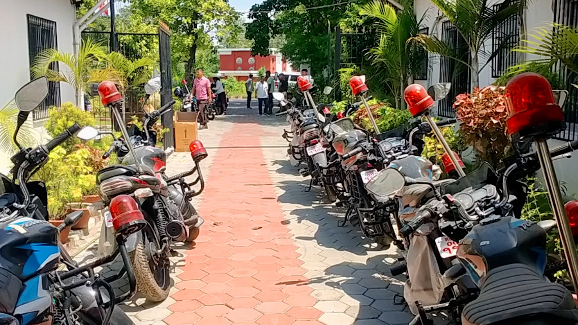 मधेश प्रदेश सरकारद्वारा प्रहरी र राष्ट्रिय अनुसन्धानलाई सवारी साधन हस्तान्तरण