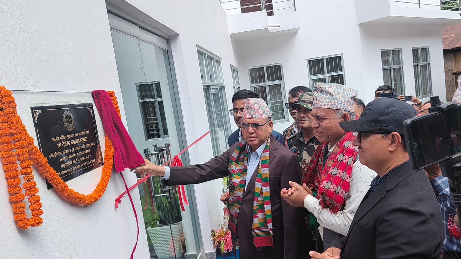 मन्त्री दाहालले गरे सडक आयोजना कार्यालय भवन उद्घाटन