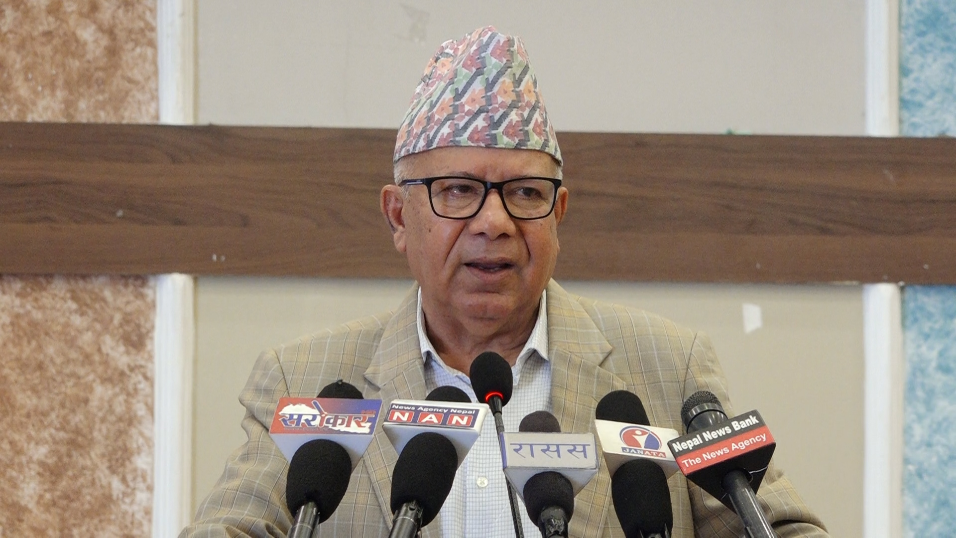 राष्ट्रलाई केन्द्रविन्दुमा राखेर सोच्न जरुरी, प्रेसले प्रदूषण सफा गर्नुपर्छ : माधव नेपाल