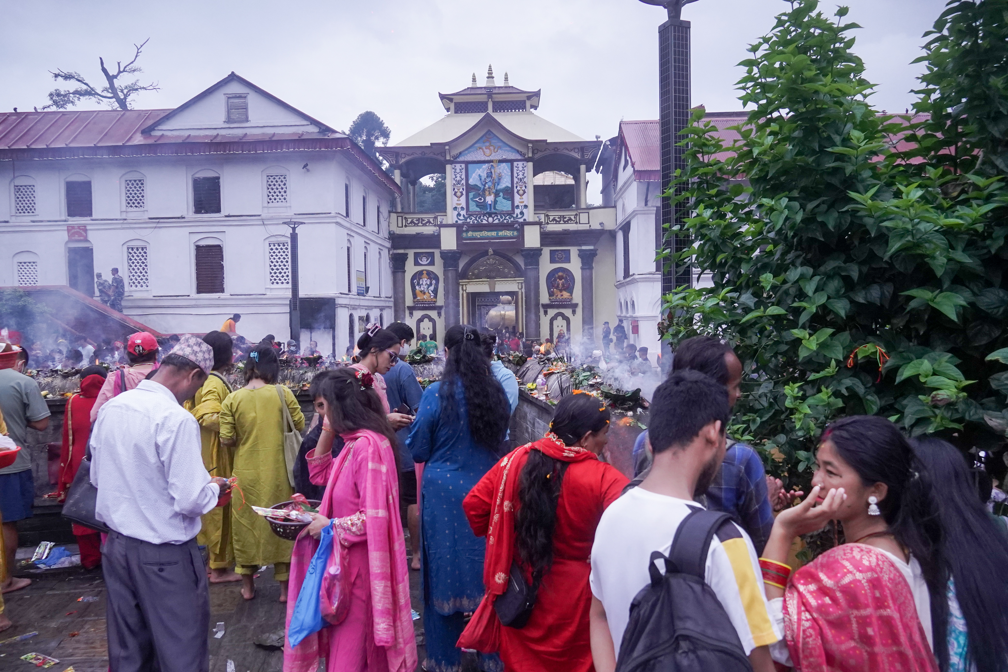 पशुपतिनाथ मन्दिरमा बिहान ३ बजेदेखि चारवटै ढोका खुला