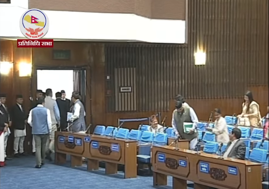 प्रतिनिधिसभा : प्रधानमन्त्रीले सम्बोधन गरिरहँदा रास्वपा र राप्रपाका सांसद बाहिर