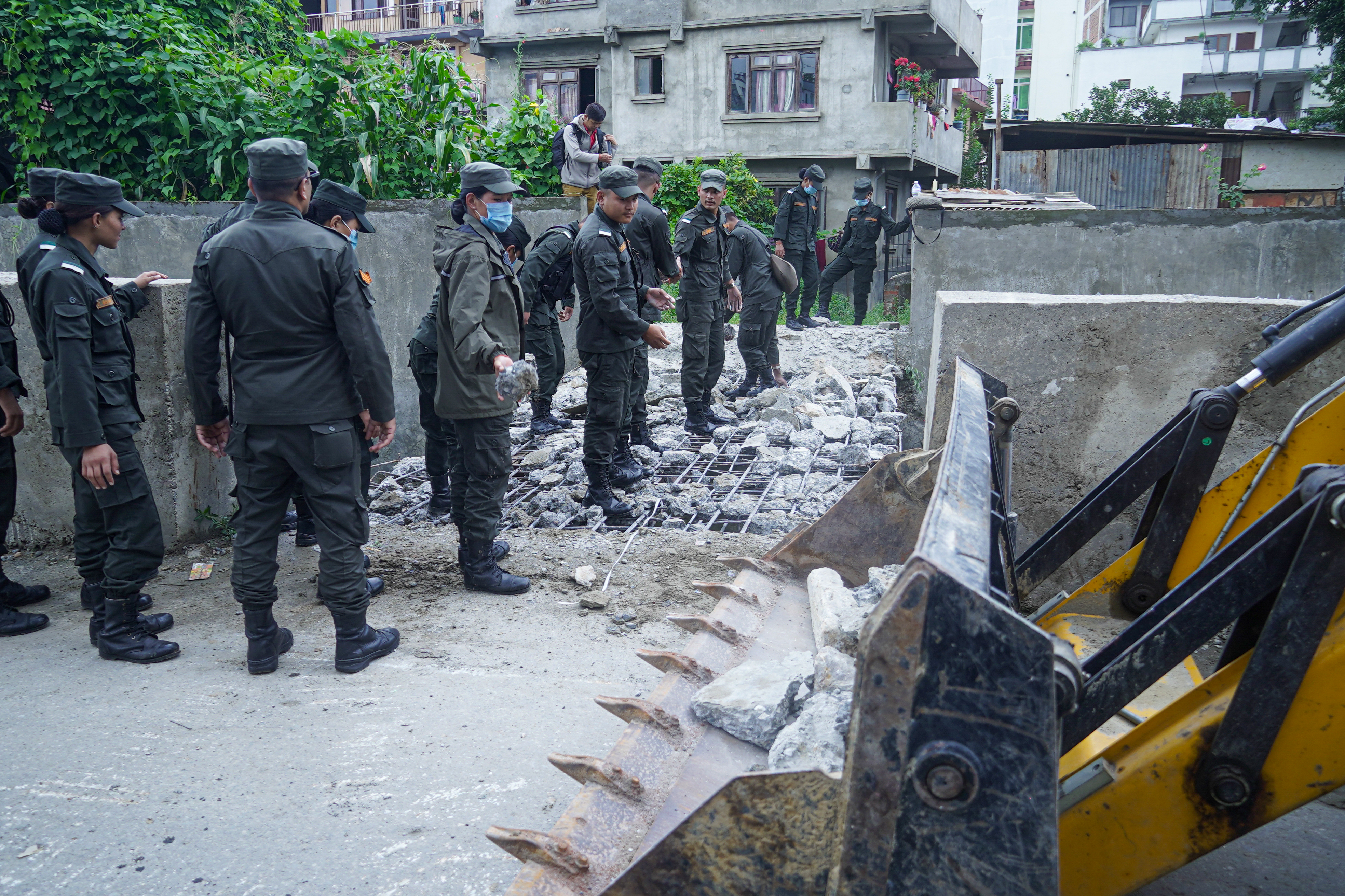 कालीमाटी र कुलेश्वर क्षेत्रको पुल महानगरले भत्कायो (तस्बिरहरू)