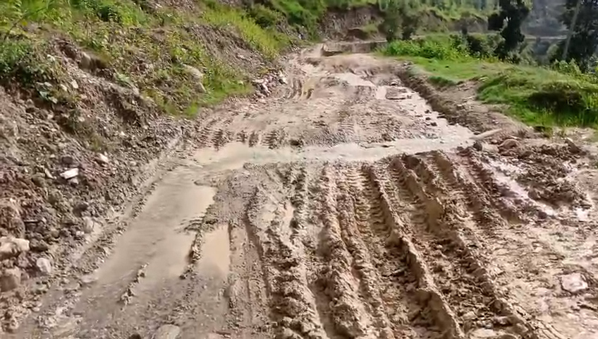 सेलेघाट–रामेछाप–साँघुटार सडकको काम अलपत्र, जनप्रतिनिधि र प्रशासनले देखाए चासो