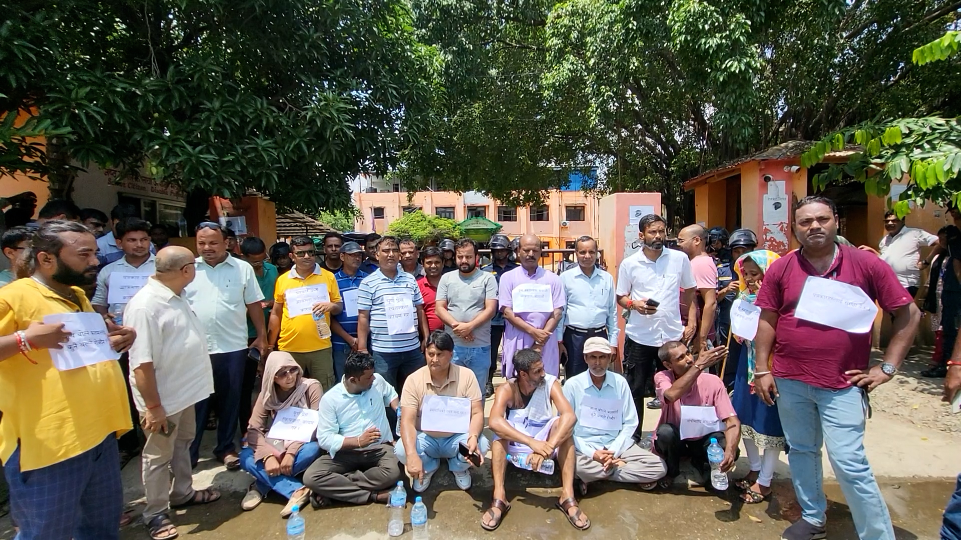 धनुषा जिल्ला प्रशासन कार्यालय अगाडि पत्रकारहरुको प्रदर्शन