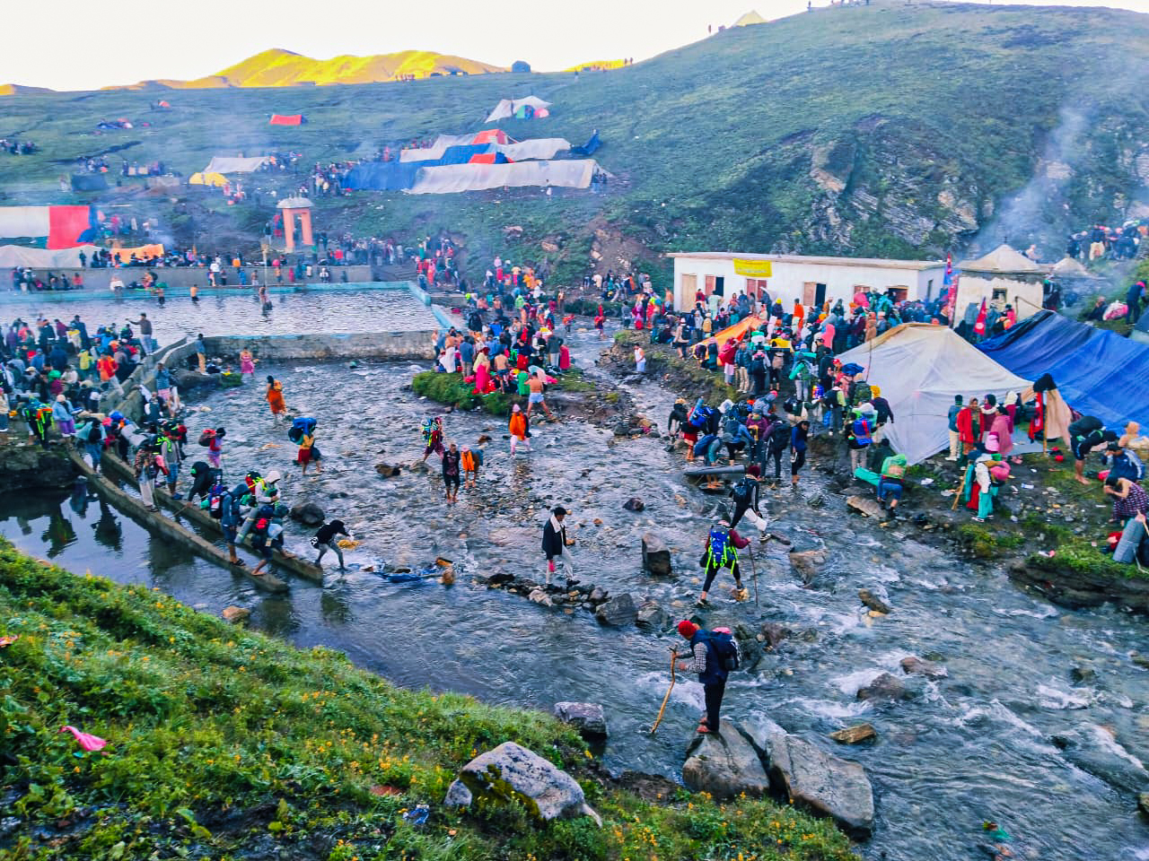 तिर्थालुको आकर्षणमा त्रिवेणी पाटन (फोटो फिचर)