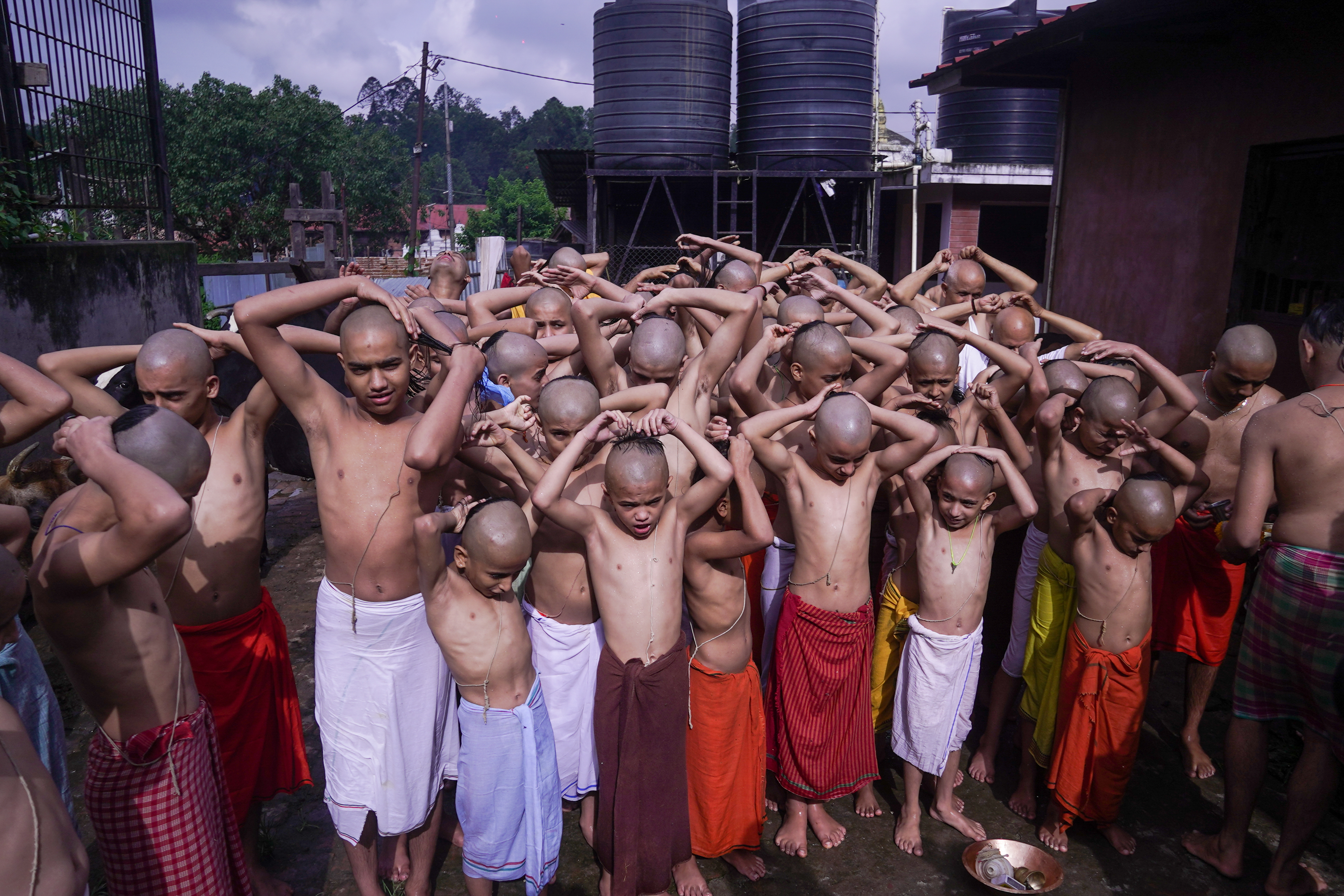 पशुपति वेद वृद्धाश्रमका बटुकहरूको श्रावण स्नानगरी व्रत सुरु