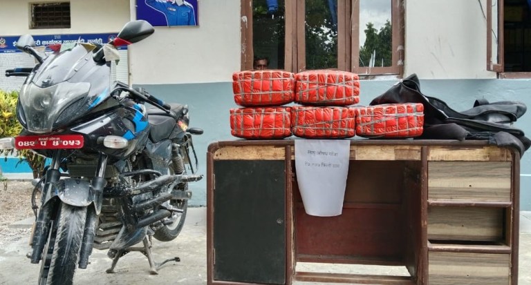 २५ किलो गाँजासहित सर्लाहीका ब्लोन पक्राउ