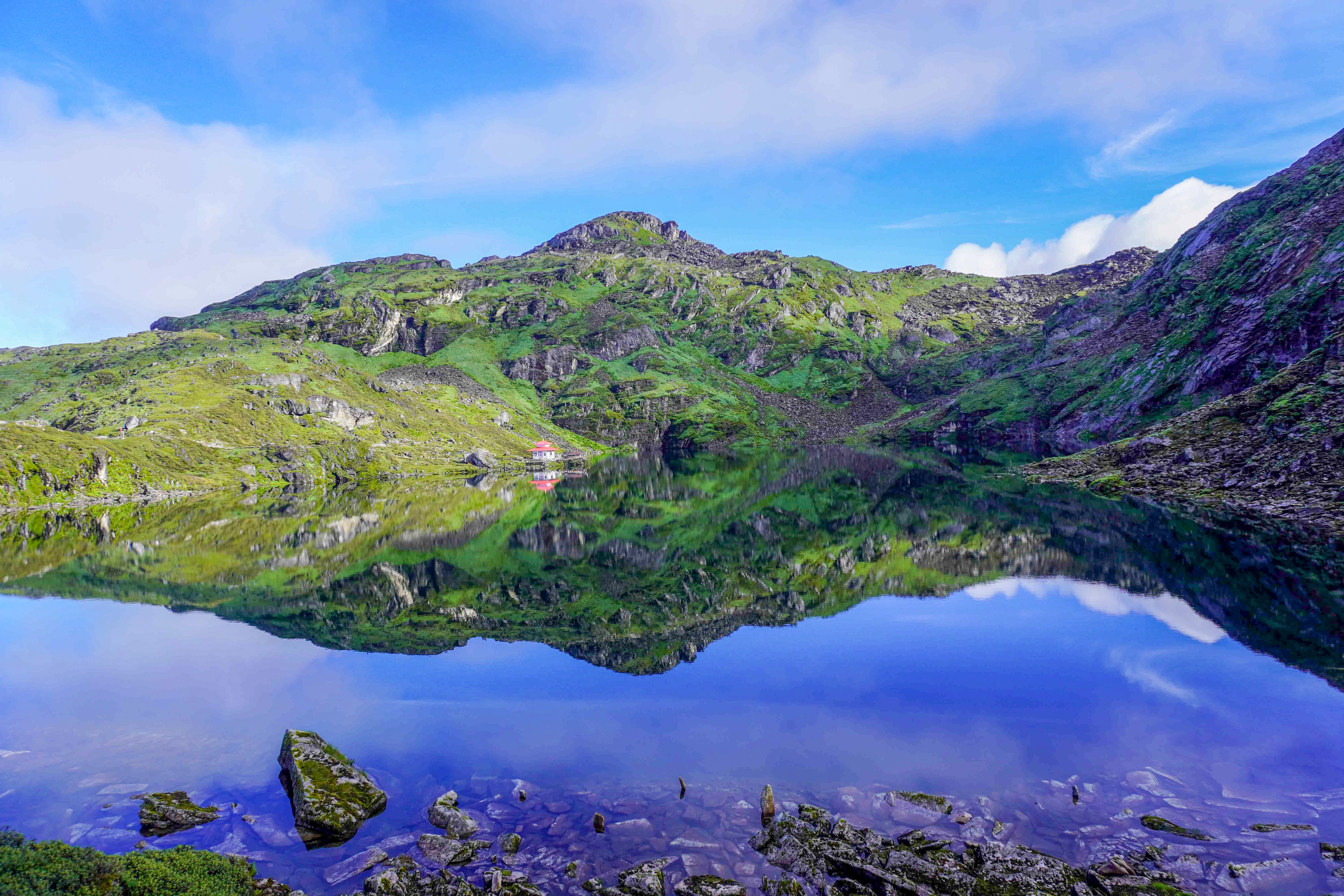 देशका ३३ सुप्रशिद्ध धार्मिक तथा पर्यटकीय गन्तव्य (तस्बिहरू)
