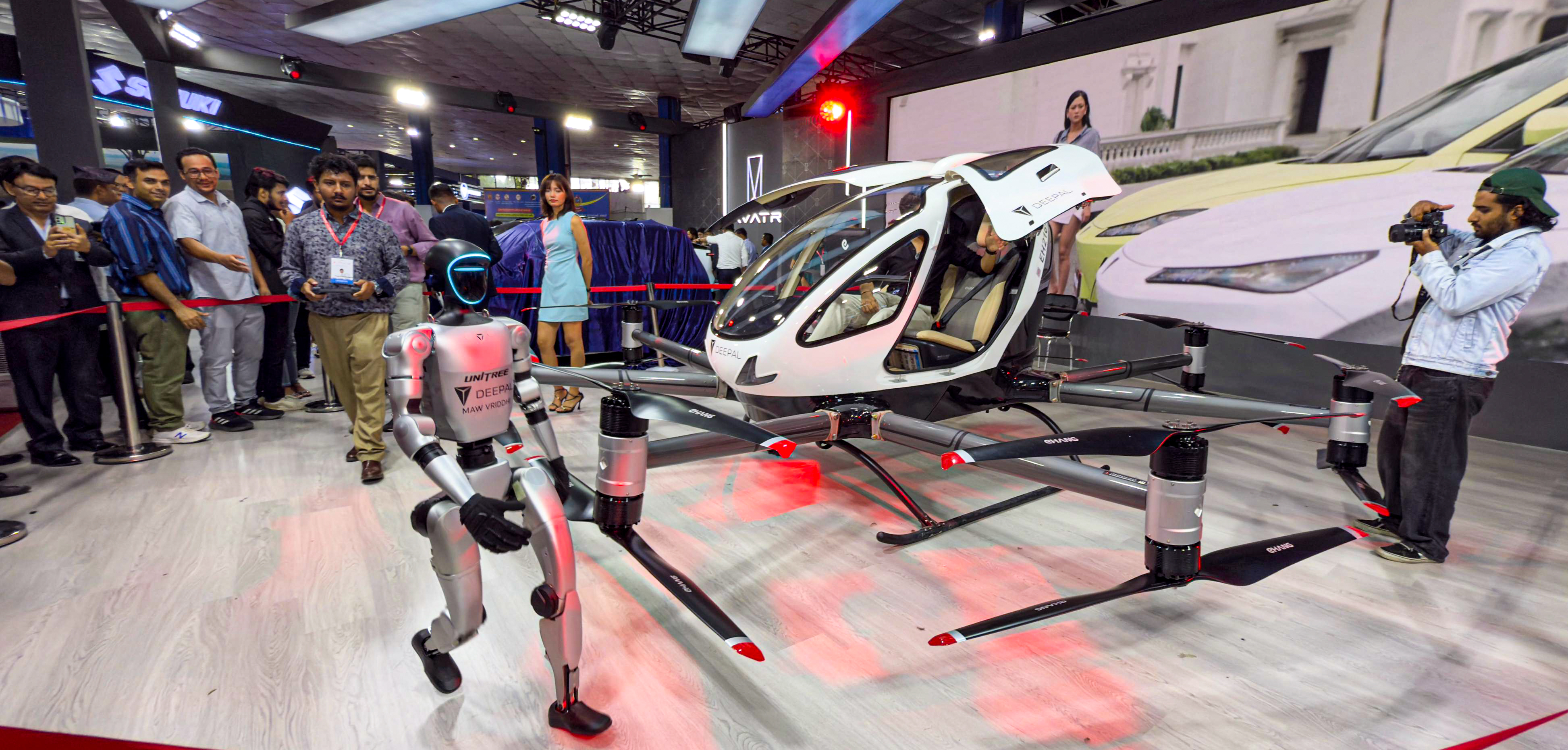 नाडा अटो शोमा उड्ने कार र रोबाेटको आकर्षण (फोटोफिचर)