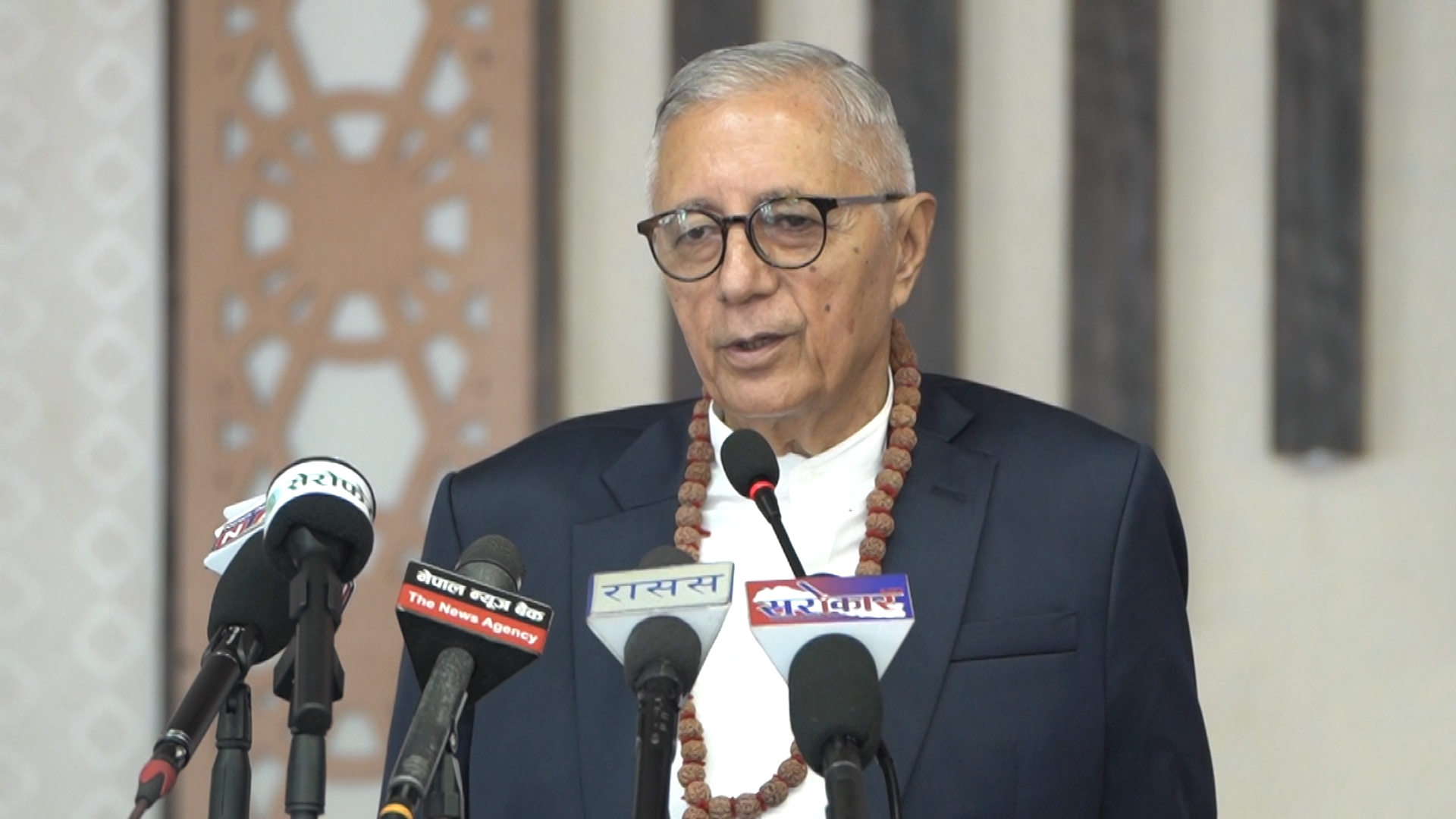 डा. शेखरको प्रश्नः कार्यालय सहयोगीको भन्दा शिक्षकको तलब कम छ, यस्तो पनि हुन्छ ?