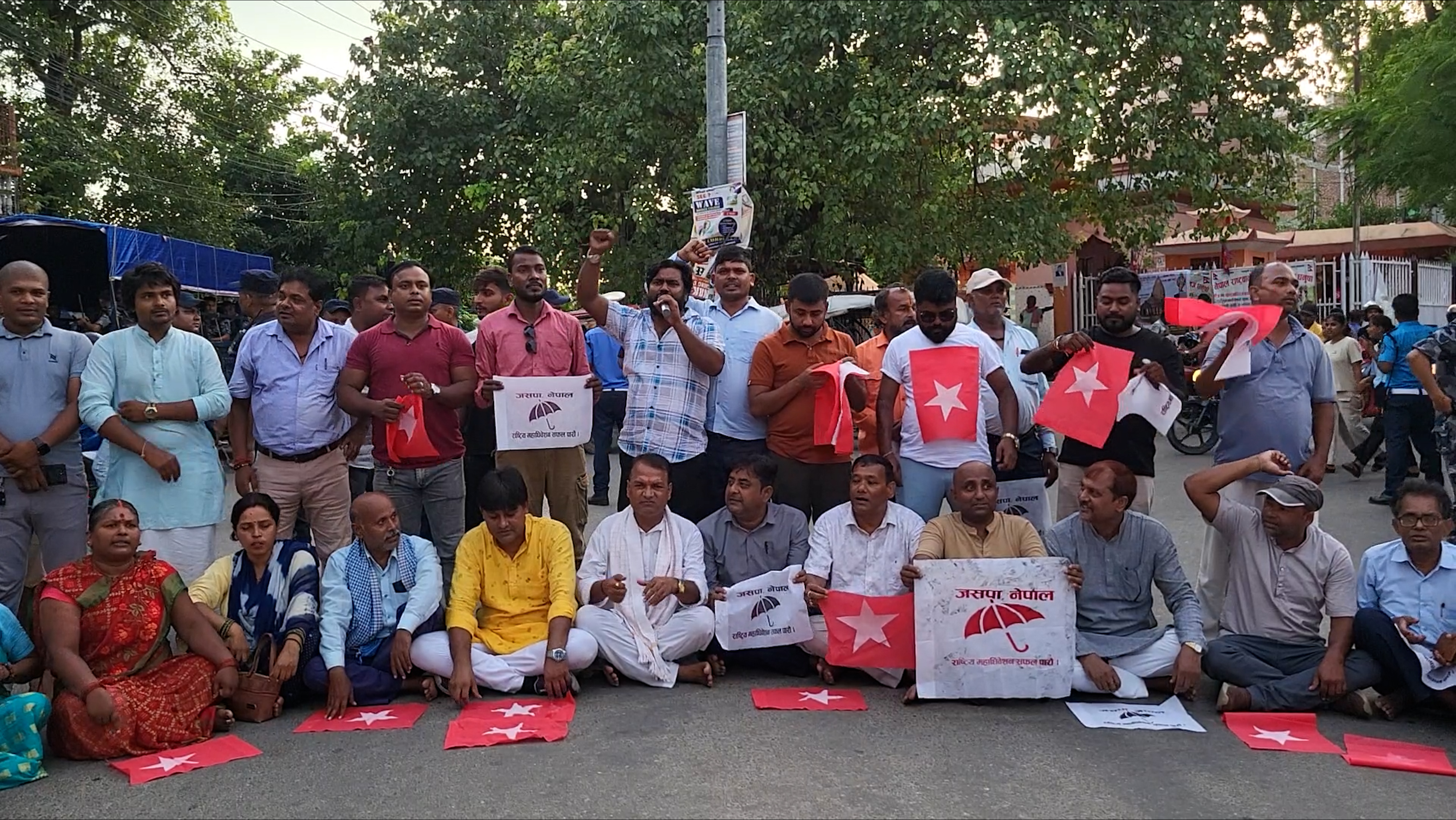 जसपा नेपालद्वारा जनकपुरधाममा सडक अवरुद्ध