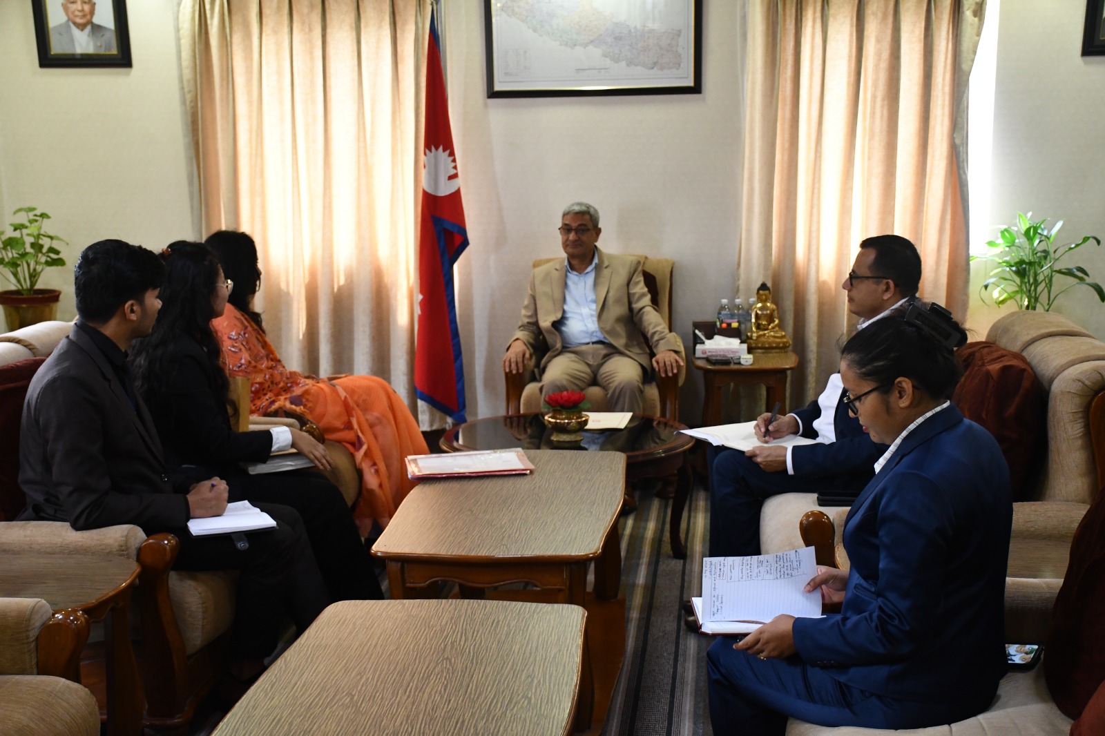श्रीलंकाका कार्यवाहक राजदूतद्वारा गृहमन्त्री लेखकसँग भेटवार्ता