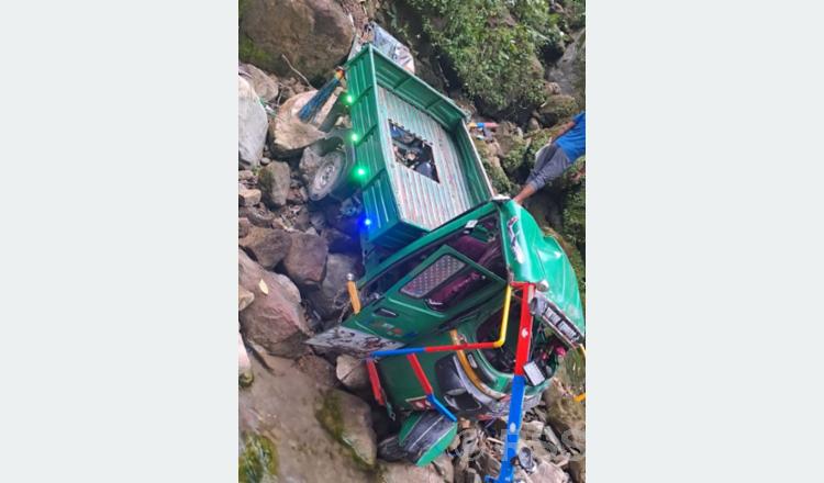 अटो दुर्घटना हुँदा एक जनाको मृत्यु, ११ घाइते