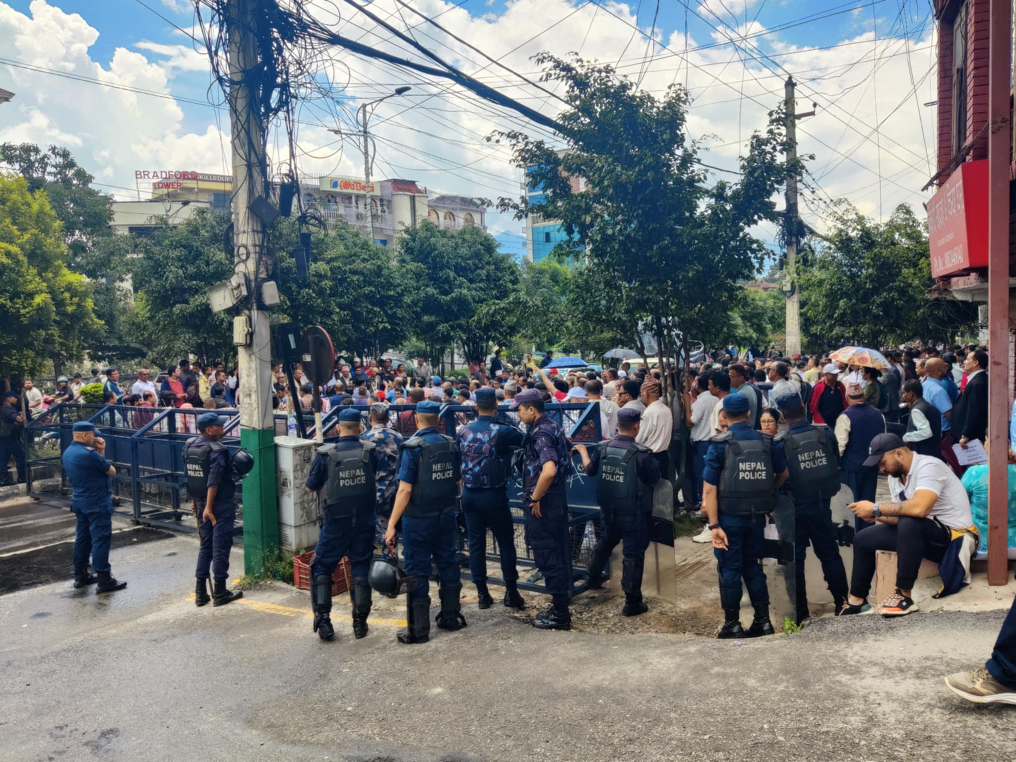 निजी विद्यालय सञ्चालकहरू प्रदर्शनमा