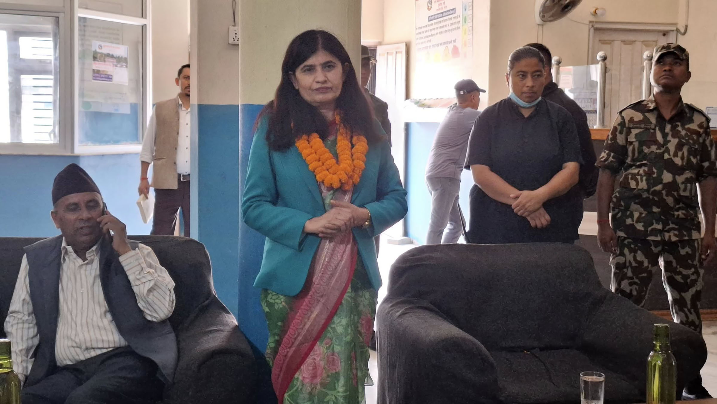 जनतालाई खुसी बनाउने गरी सेवालाई चुस्त बनाउनुपर्छः मन्त्री न्यौपाने