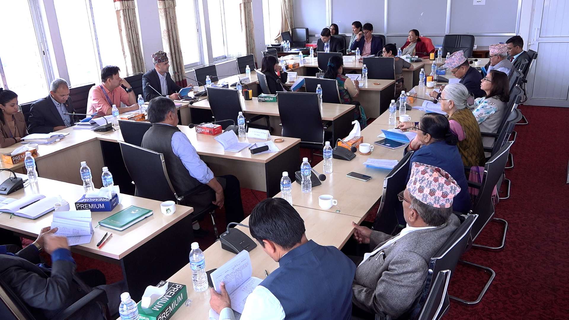 निजामती विधेयकमा सहसचिवमा १० प्रतिशत खुला प्रतिस्पर्धा राख्नुपर्ने अडान कायमै