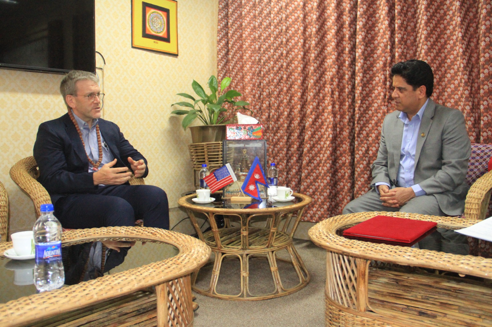 उद्योगमन्त्री भण्डारीसँग अमेरिकी राजदूत थमसनको शिष्टाचार भेट