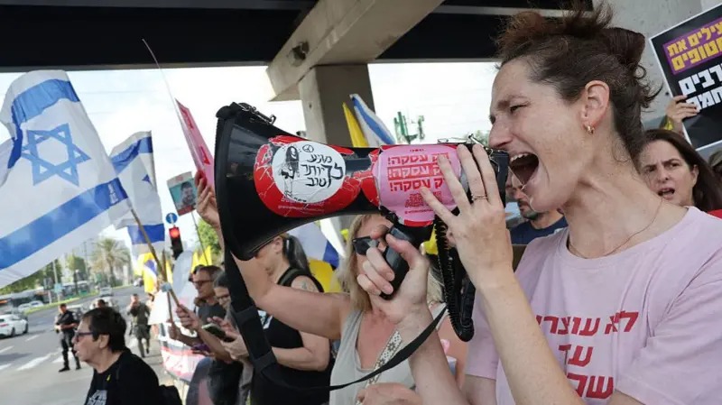 गाजा युद्ध अन्त्य र बन्धकहरूको रिहाइको माग गर्दै इजरायलमा ठूलो प्रदर्शन