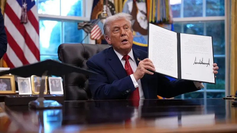 ट्रम्पले ब्राण्डेड औषधिमा १०० प्रतिशत कर लगाए