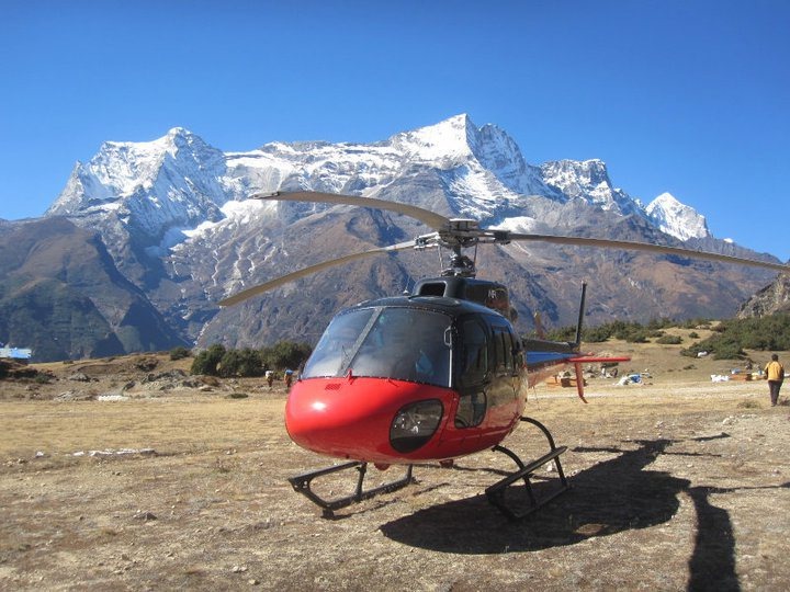 दुधपोखरीमा बेपत्ता युवकको खोजीमा हेलिद्वारा गोताखोर परिचालन