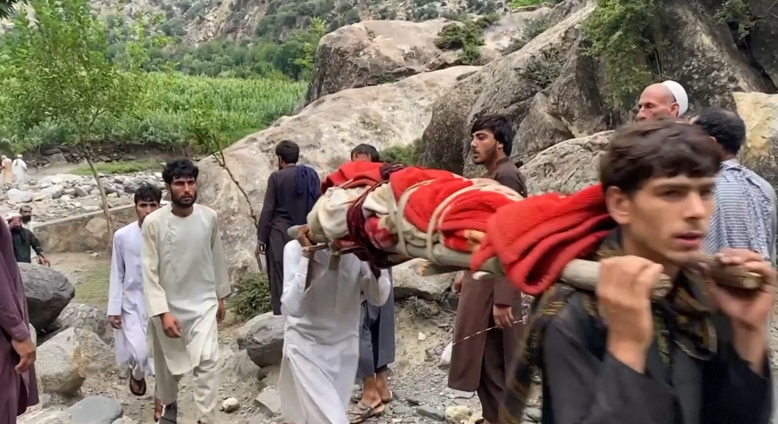 अफगानिस्तान भुकम्पः मृत्यु हुनेको सङ्ख्या ८ सय पुग्यो