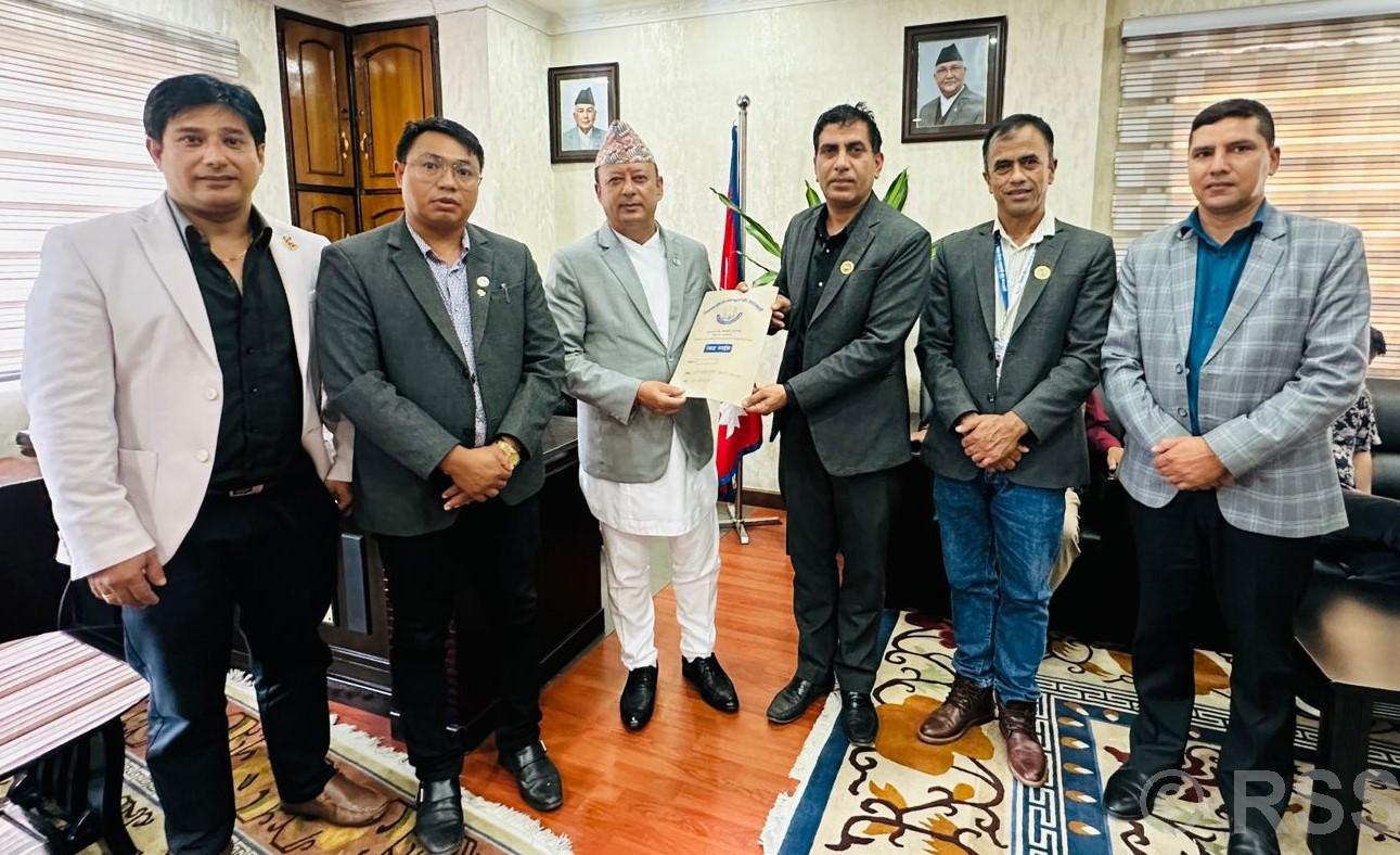 होटल व्यवसायलाई उत्पादनमूलक उद्योग सरह सुविधा दिइनेछ : ऊर्जामन्त्री खड्का