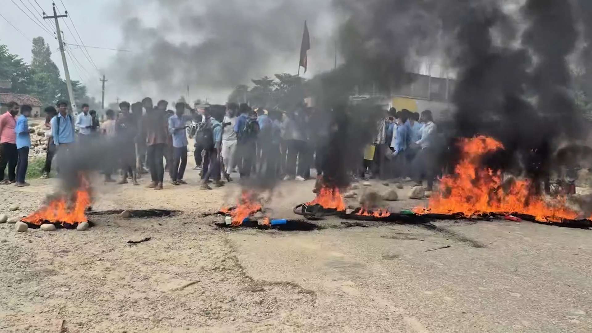 रौतहटमा पनि जेनजी युवाहरुले टायर बाले