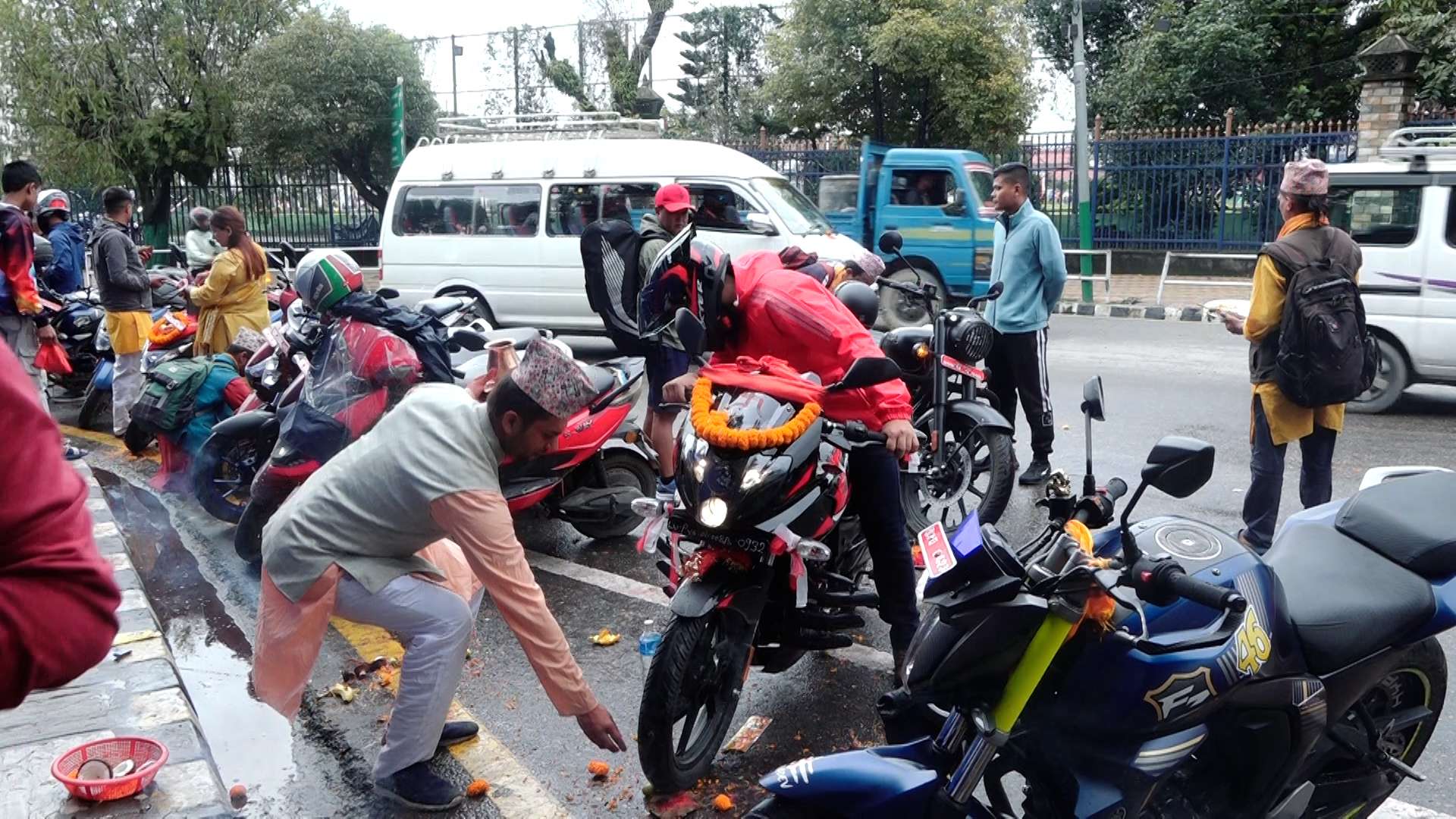 आज भद्रकाली मन्दिरमा सवारी साधन पूजा गर्नेको घुँइचो