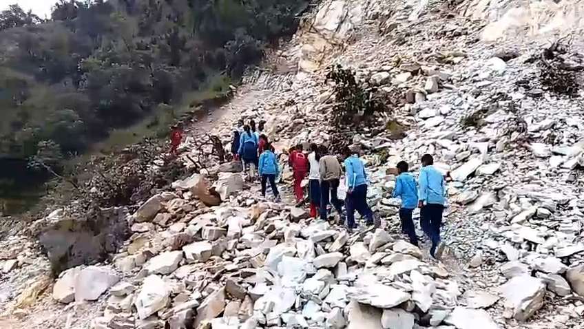 मार्तडी–कोल्टी सडकखण्डको दर्दनाक अवस्था, नेतृत्व फेरियो तर बाजुरा फेरिएन्