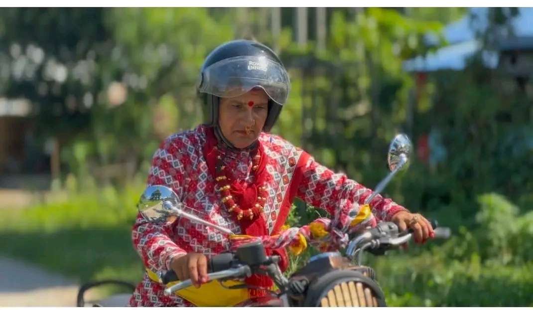 बुलेटे आमा’ सुशिला उप्रेतीले प्रधानमन्त्री सुशीला कार्कीसंग भेटघाट गर्दै