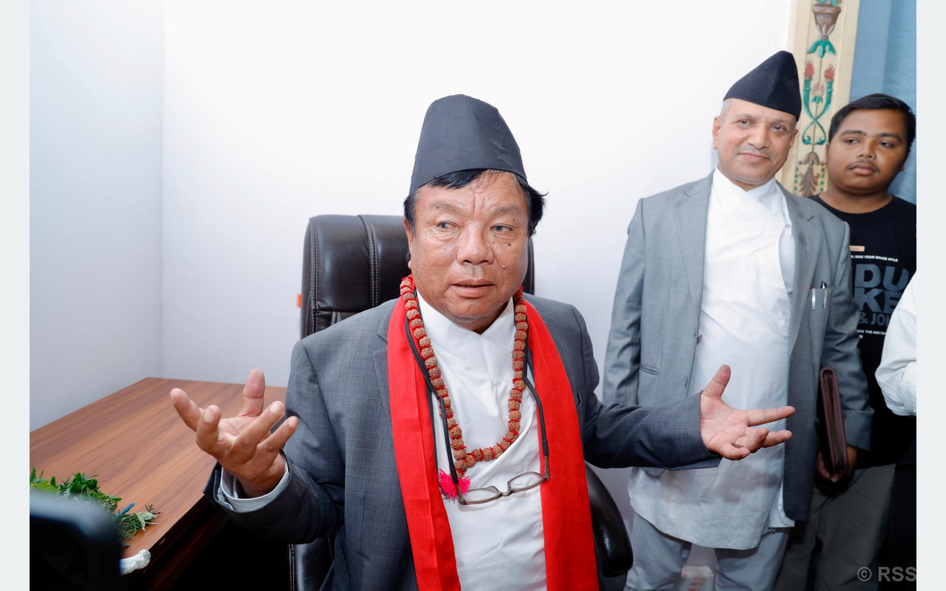 नयाँ शिक्षामन्त्रीसँगै केशरमहलमा देखिएको फरक दृष्य