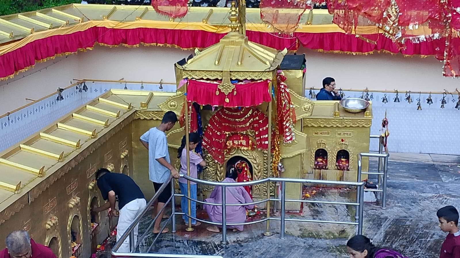 दशैंमा पनि चहलपहल छैन् ,मनकामना र दक्षिण काली मन्दिरमा