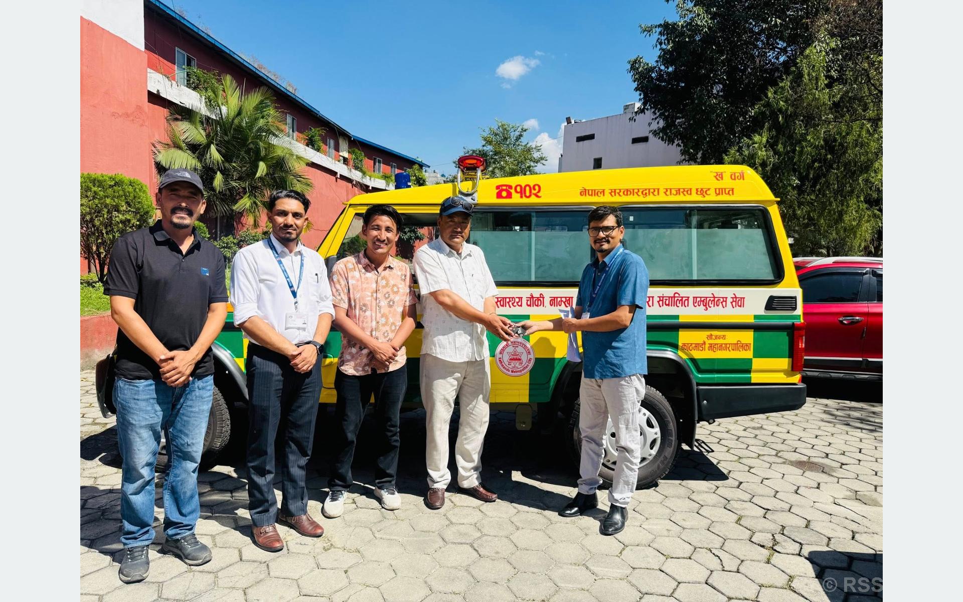 काठमाडौं महानगरद्वारा नाम्खा गाउँपालिकालाई एम्बुलेन्स प्रदान