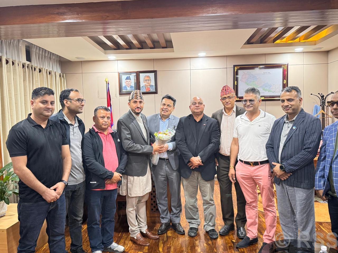 सञ्चारमन्त्री खरेलसँग ‘एनआरएनए’ प्रतिनिधिमण्डलको भेट
