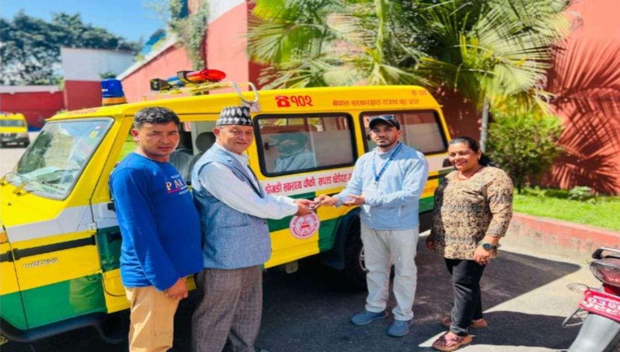 बाजुराको खप्तड छेडेदहलाई काठमाडौं महानगरपालिकाले गर्यो एम्बुलेन्स सहयोग